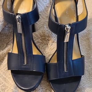 Michael Kors navy berkley hill in Navy euc 7.5